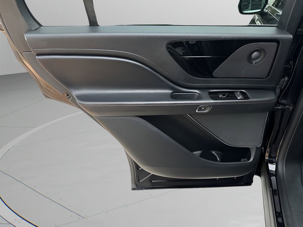 Used 2022 Lincoln Aviator Reserve w/ Elements Package Plus image 17