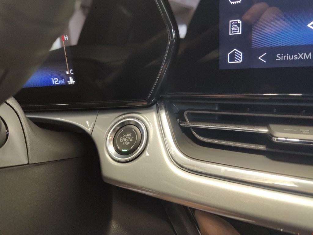 Used 2025 Chevrolet Trax LT FWD image 21