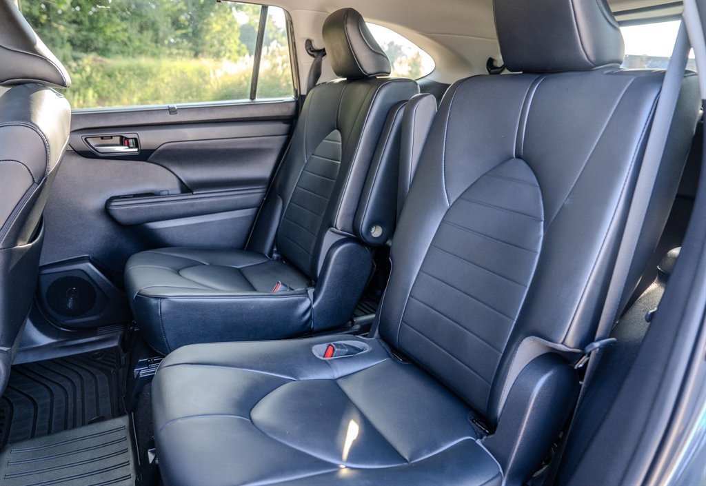 Used 2020 Toyota Highlander XLE FWD image 29