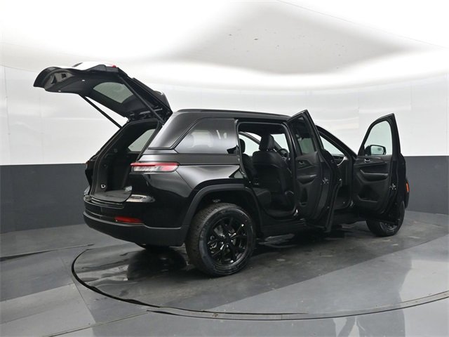 New 2025 Jeep Grand Cherokee Altitude image 44