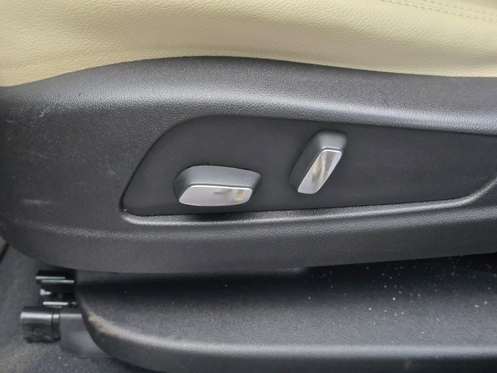 Used 2018 Cadillac XT5 FWD image 31