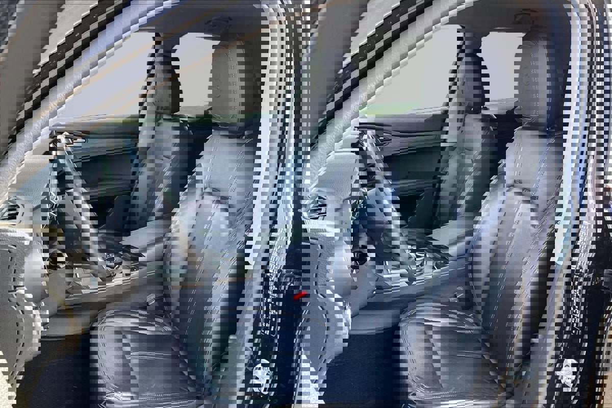 Used 2019 Alfa Romeo Stelvio Ti w/ Nero Edizione image 25