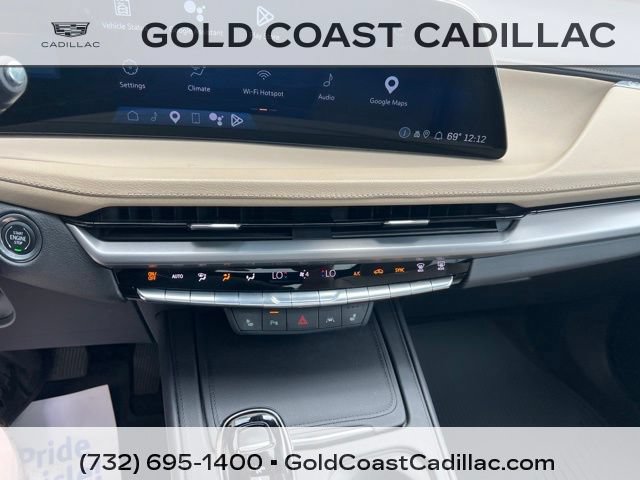 Used 2024 Cadillac XT4 Luxury w/ Cold Weather Package FWD image 25