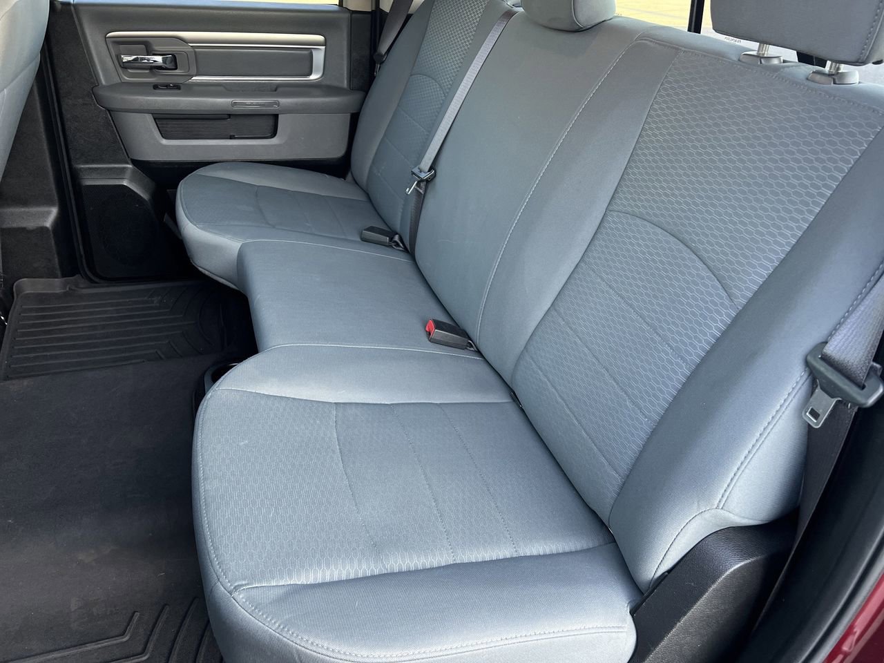 Used 2019 RAM 1500 Classic SLT image 21
