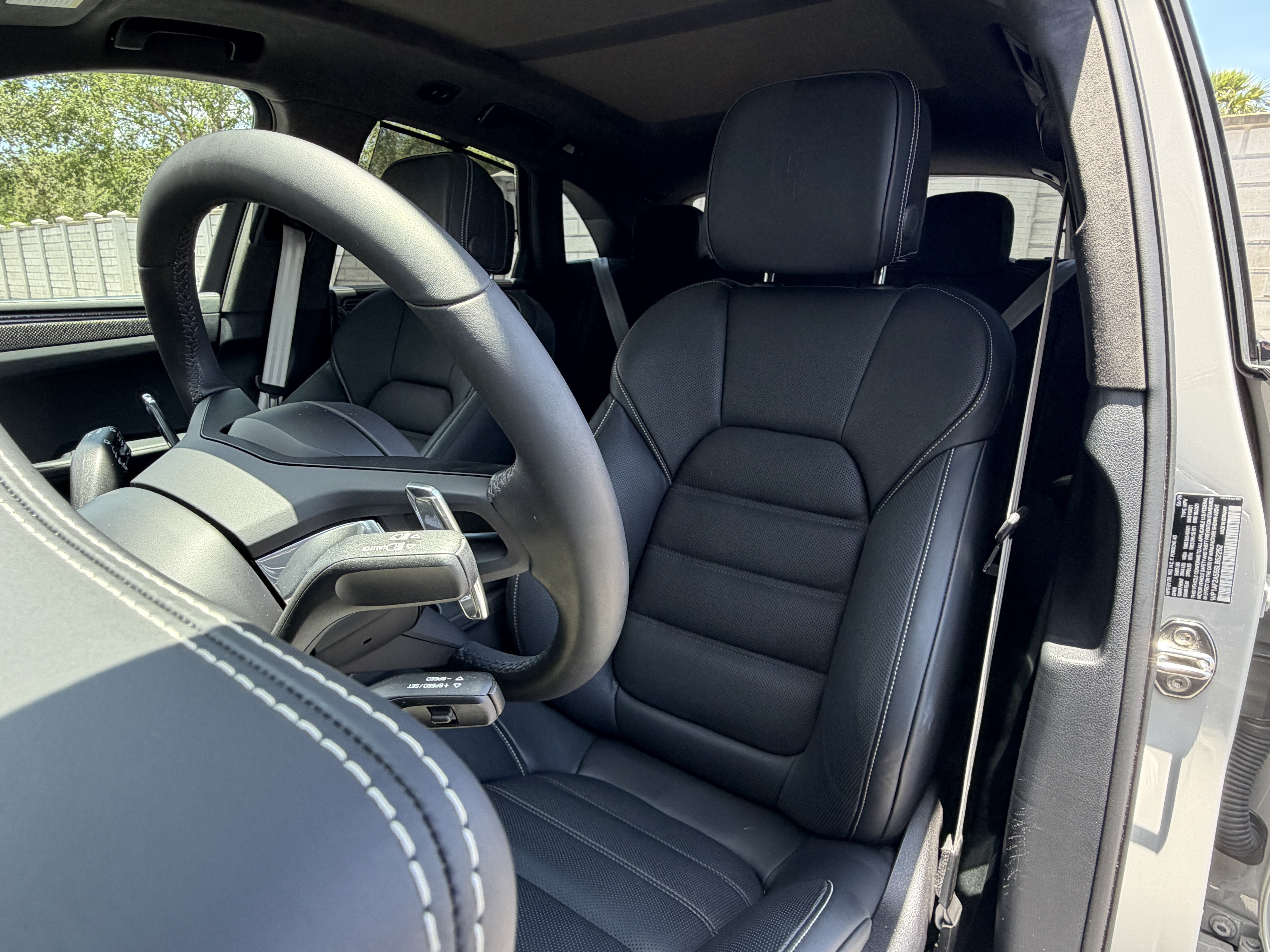 Certified 2025 Porsche Macan GTS AWD/4WD image 4