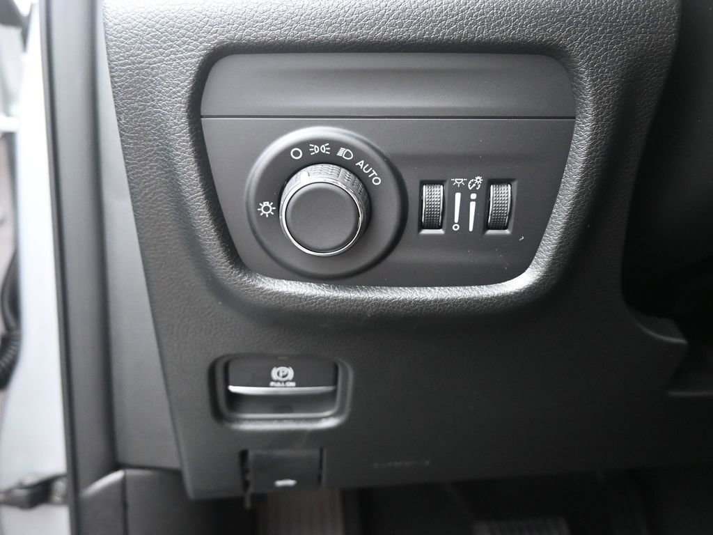 New 2025 Jeep Grand Cherokee L Laredo w/ Luxury Tech Group I image 35