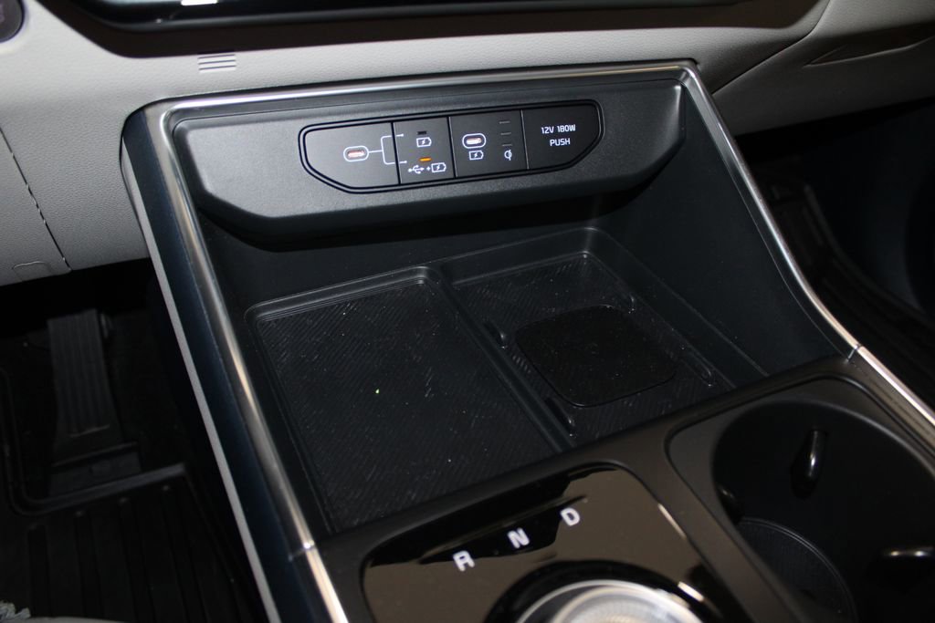 Used 2025 Kia Carnival EX image 33