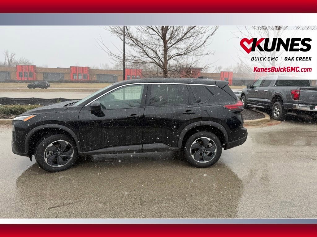 Used 2025 Nissan Rogue SV image 3