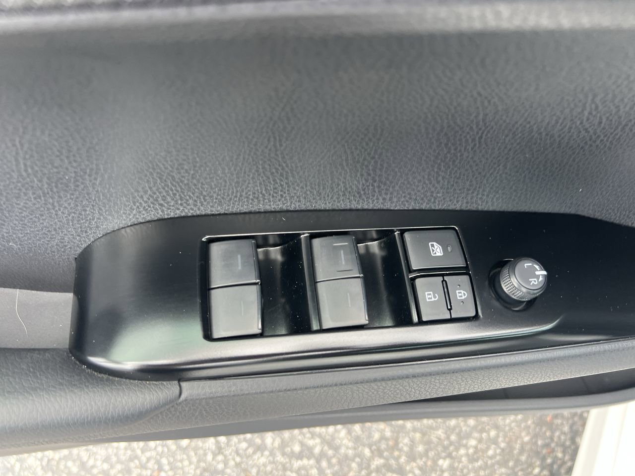 Used 2026 Toyota Camry SE FWD image 15