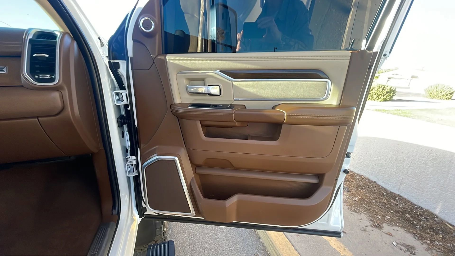 Used 2022 RAM 3500 Laramie image 13