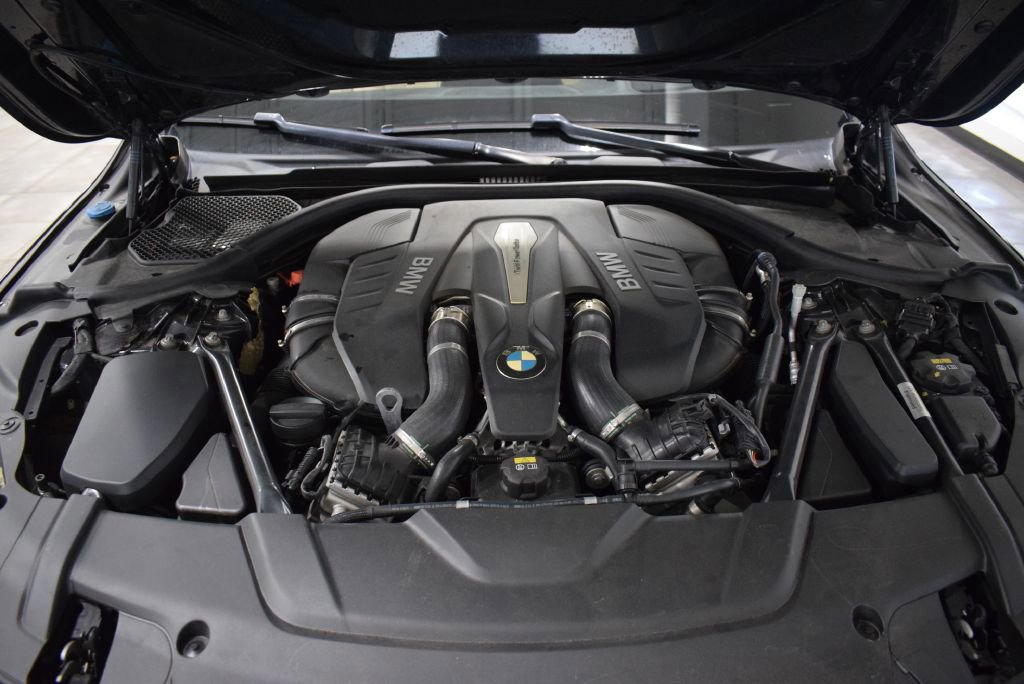 Used 2017 BMW 750i xDrive image 38