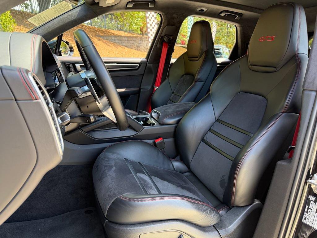 Used 2023 Porsche Cayenne GTS w/ Assistance Package AWD/4WD image 16