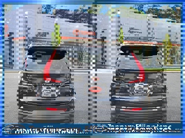 Used 2023 Cadillac XT4 Luxury w/ Cold Weather Package image 5