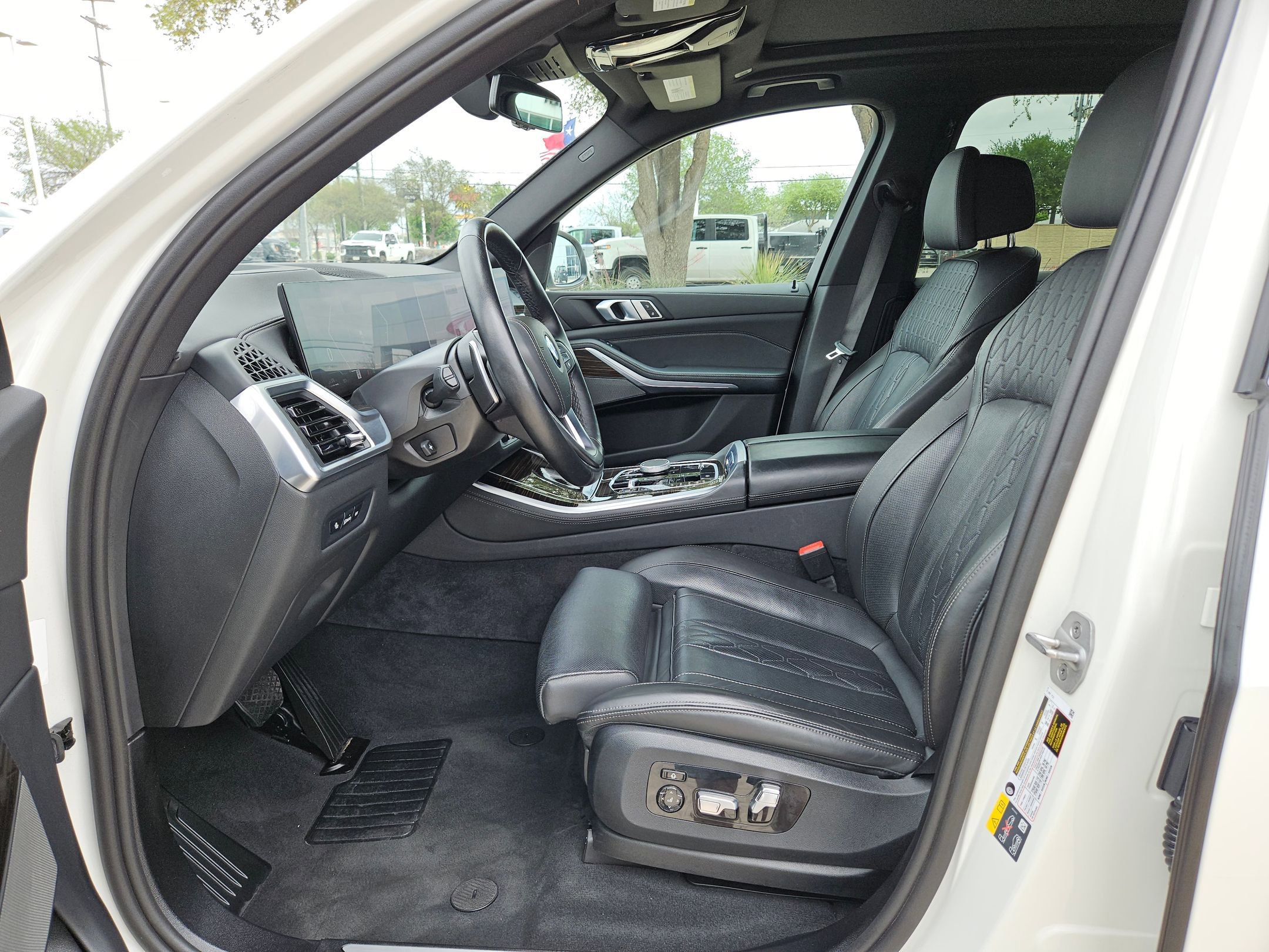 Used 2025 BMW X5 xDrive50e AWD/4WD image 9