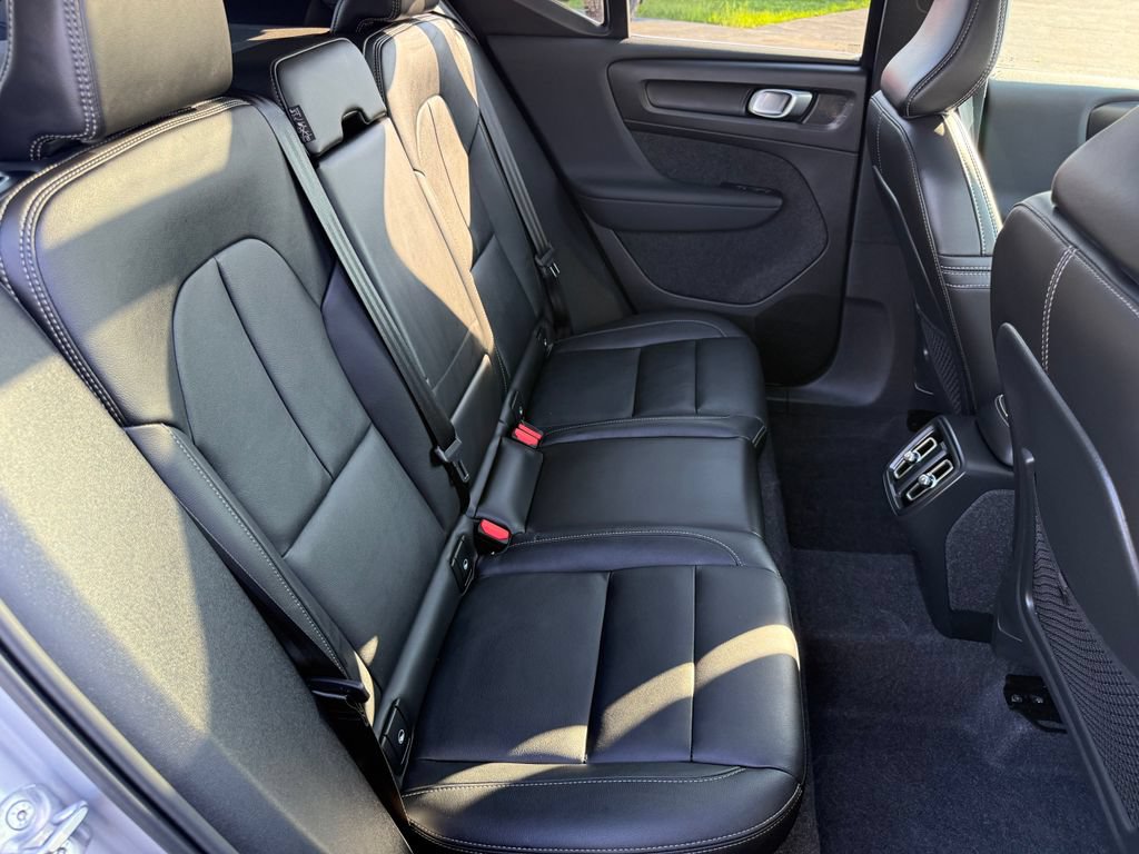 Used 2025 Volvo XC40 B5 Plus AWD/4WD image 17