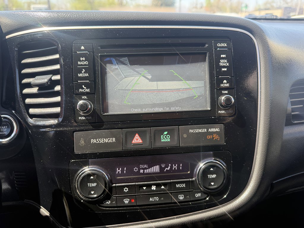 Used 2016 Mitsubishi Outlander SE AWD/4WD image 16