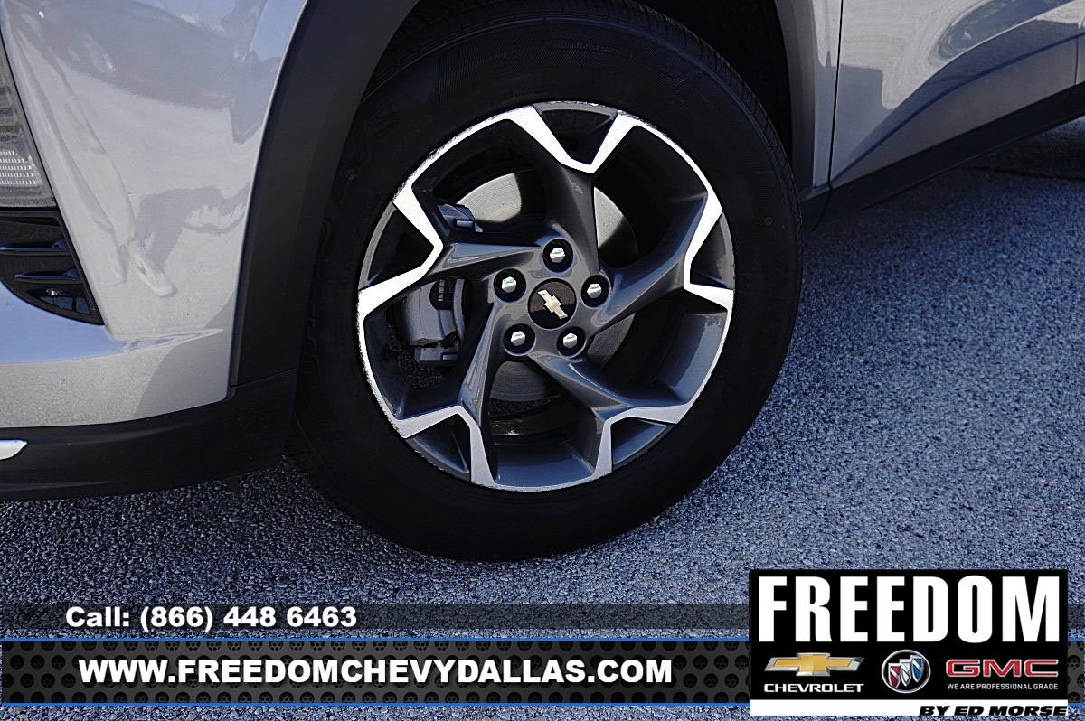 Used 2025 Chevrolet Trax LT w/ Driver Confidence Package FWD image 39