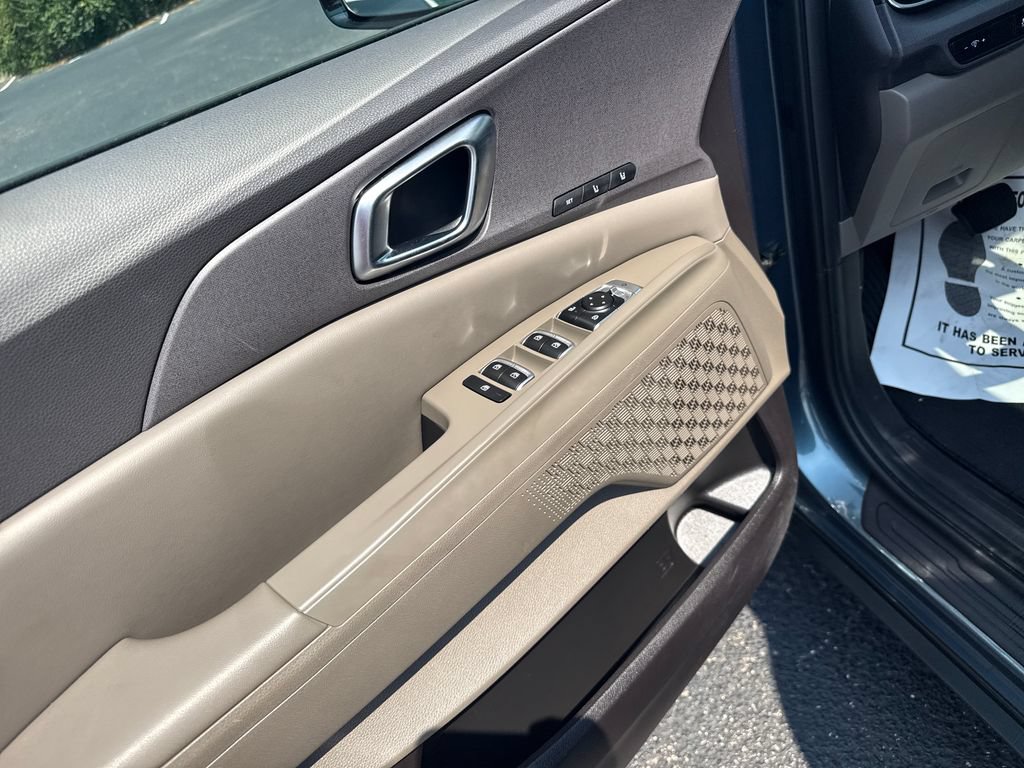 Used 2025 Kia Carnival SX FWD image 16