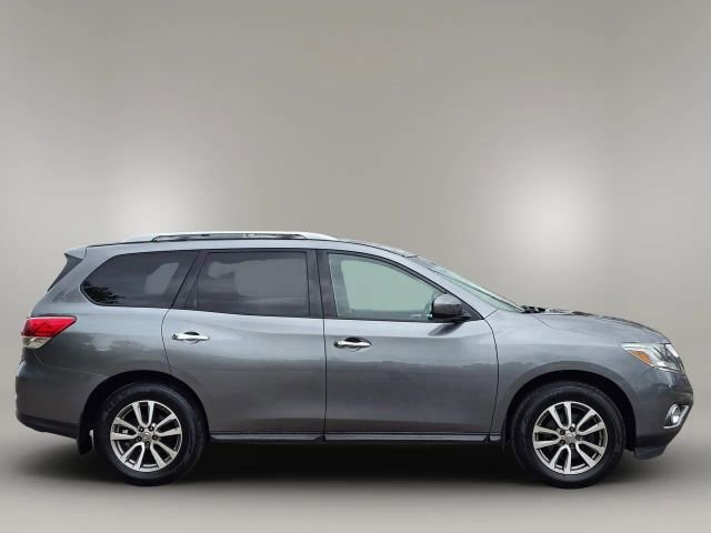 Used 2016 Nissan Pathfinder SV AWD/4WD image 4