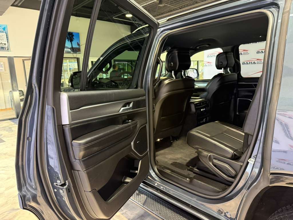 Used 2025 Jeep Wagoneer Series II AWD/4WD image 33