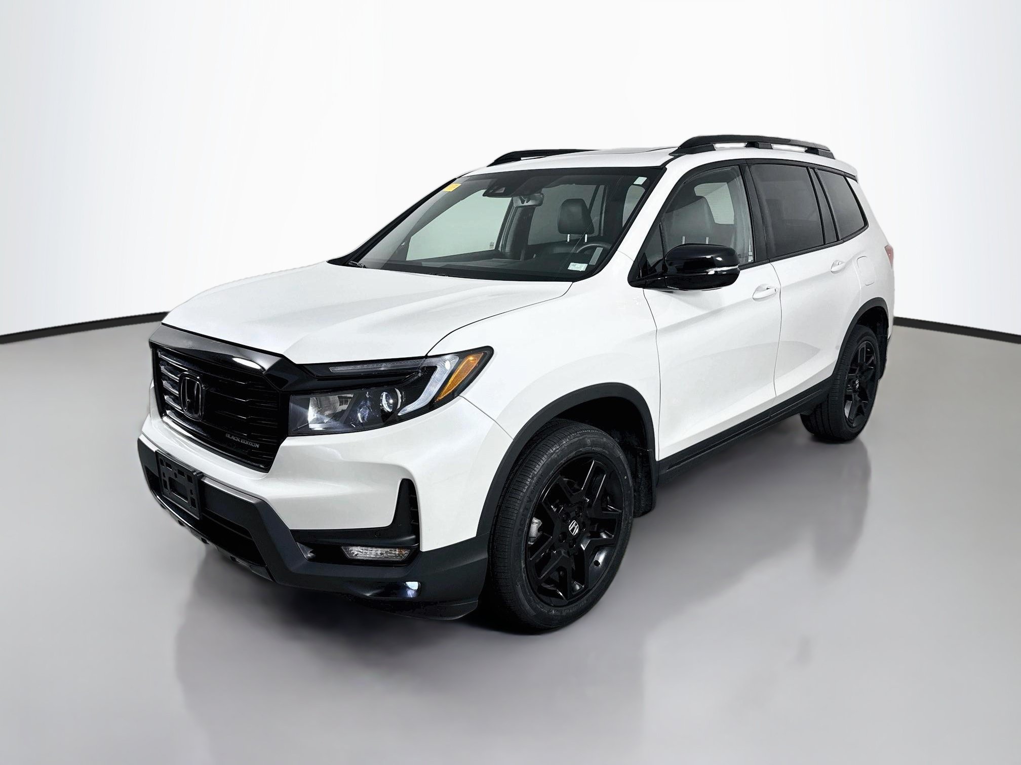 Used 2025 Honda Passport Black Edition image 3