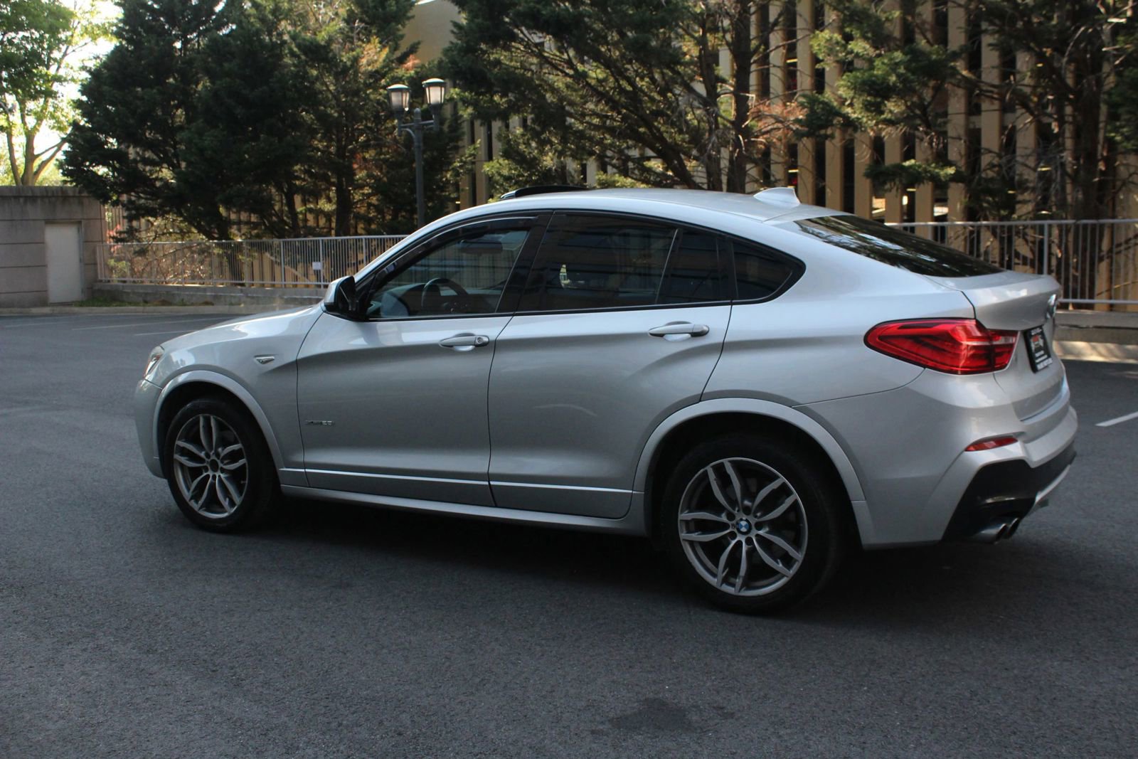 Used 2017 BMW X4 xDrive28i AWD/4WD image 9