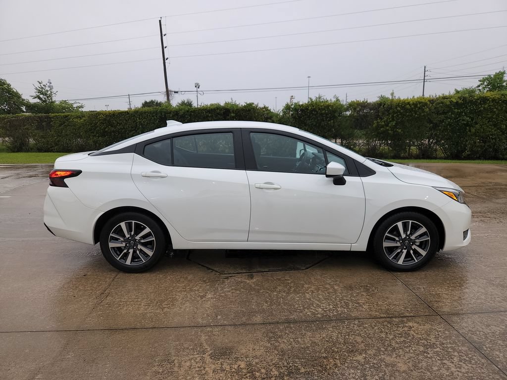 Used 2025 Nissan Versa SV FWD image 4