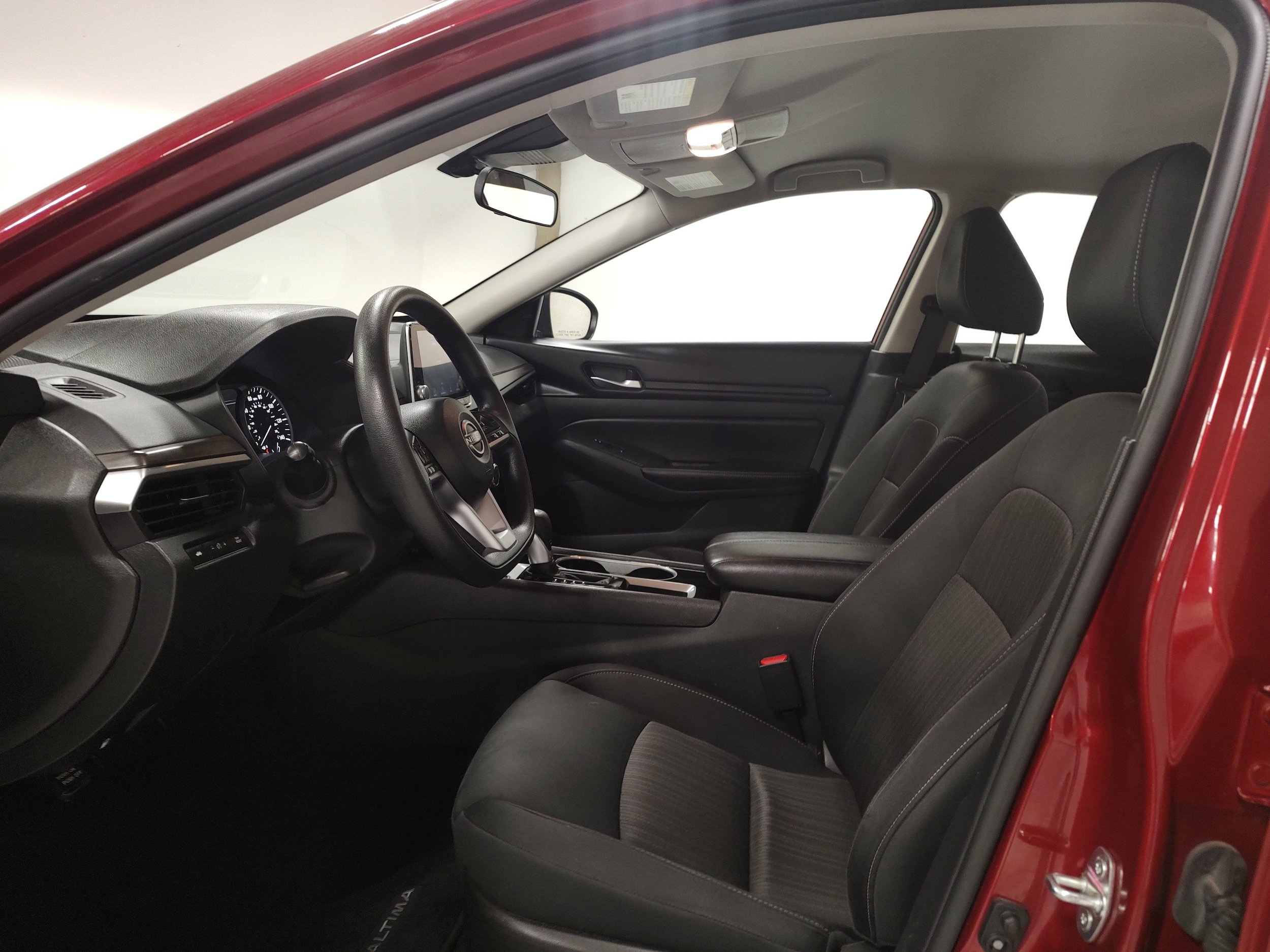 Used 2024 Nissan Altima 2.5 SV FWD image 10