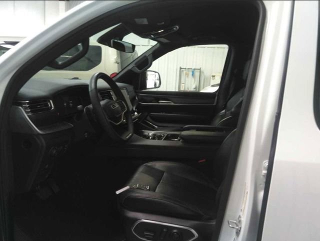 Used 2024 Jeep Wagoneer Series II w/ Flexible Seating Group RWD image 3