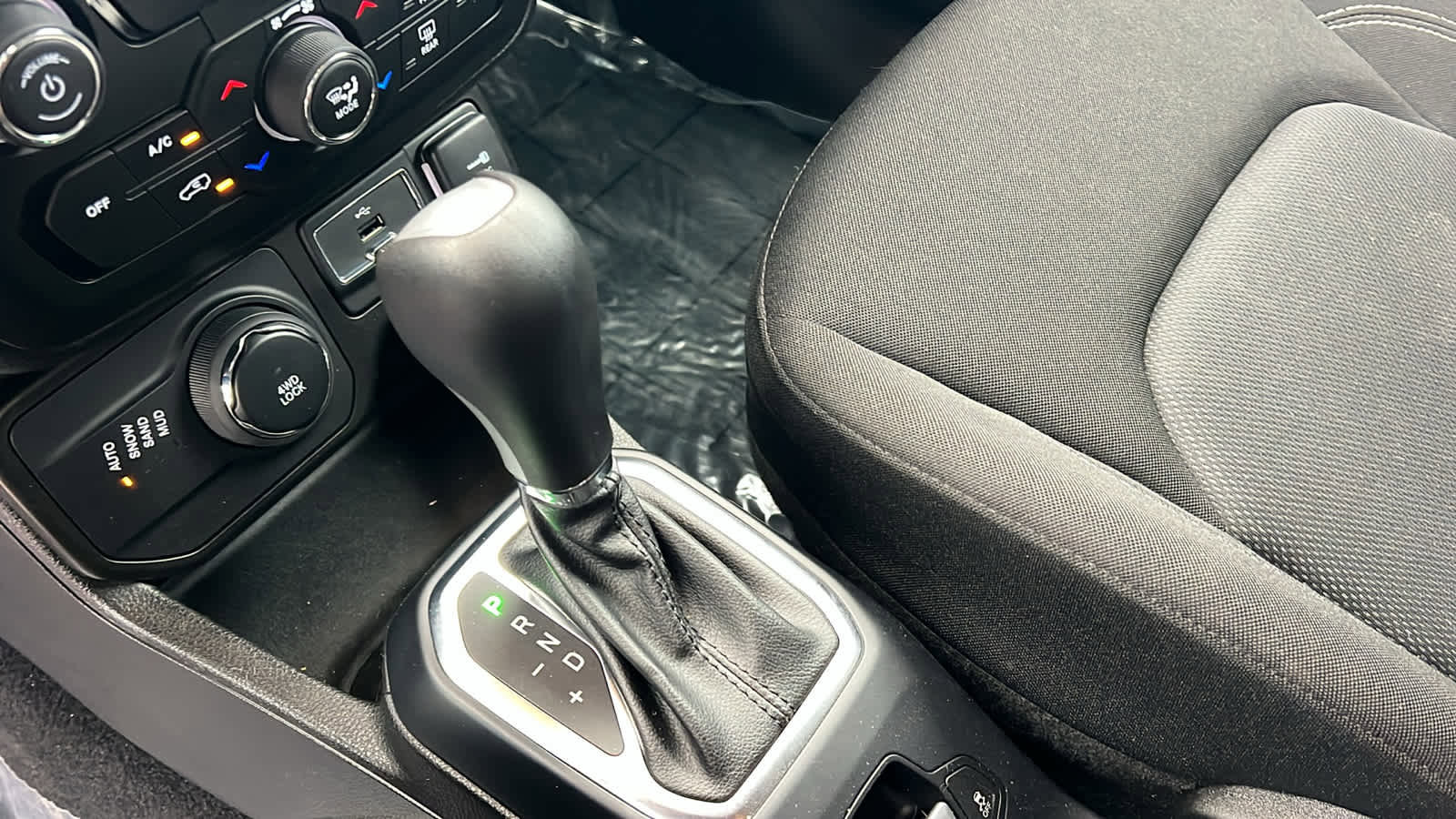 Used 2021 Jeep Renegade Sport image 13