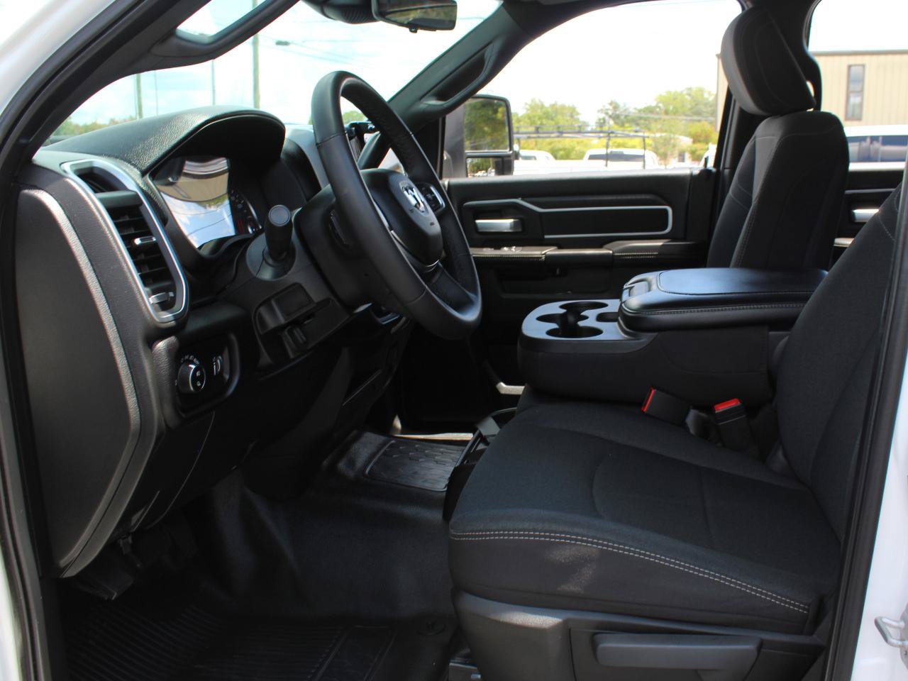 Used 2025 RAM 5500 4x4 Crew Cab image 21