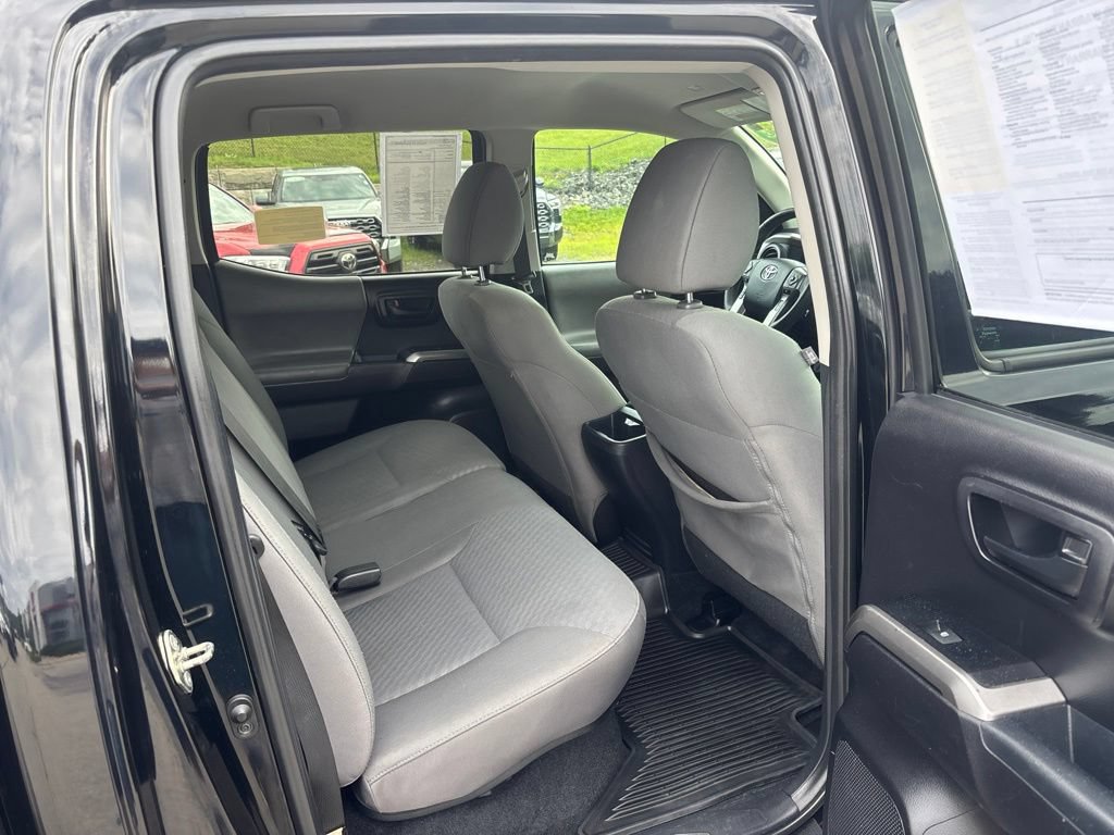 Used 2020 Toyota Tacoma SR5 AWD/4WD image 11