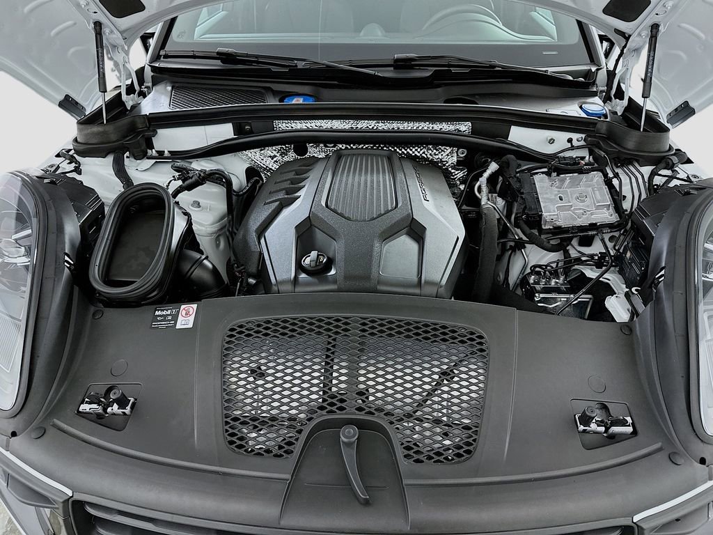 New 2025 Porsche Macan AWD/4WD image 32