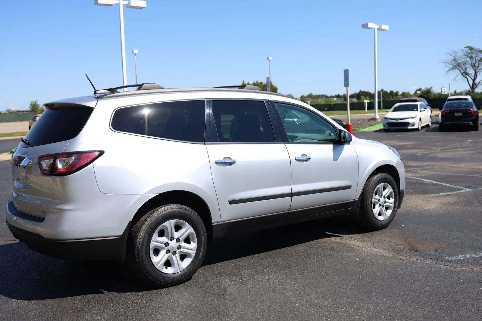 Used 2017 Chevrolet Traverse LS FWD image 5