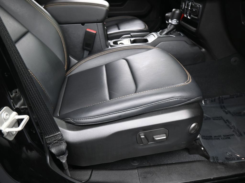 Used 2024 Jeep Wrangler Sahara image 38