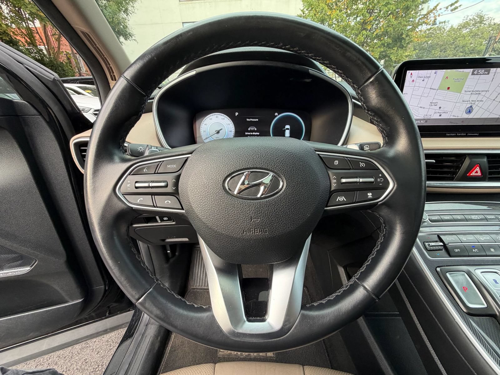 Used 2022 Hyundai Santa Fe SEL w/ Convenience + Premium Package FWD image 16