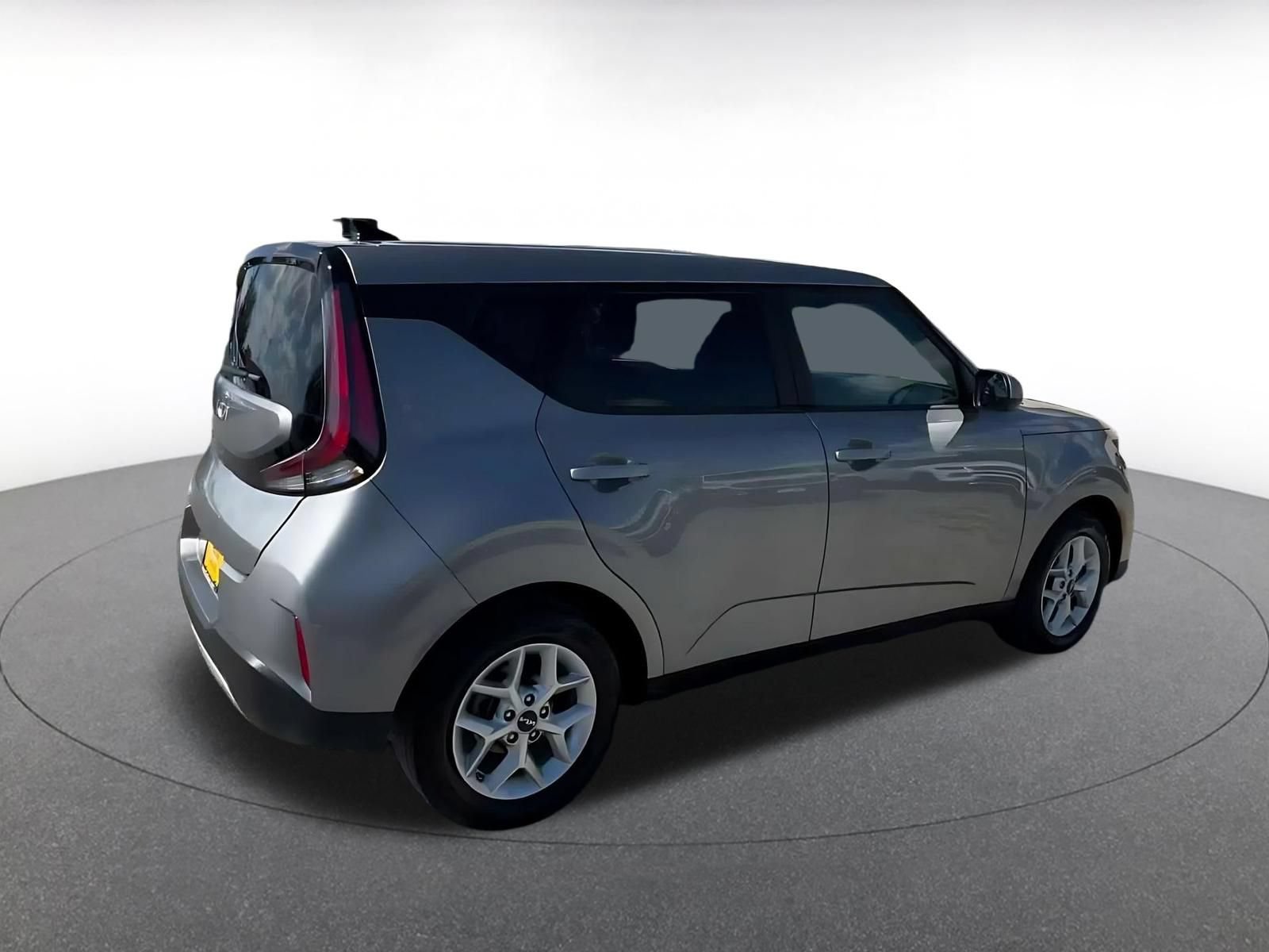 Used 2025 Kia Soul LX w/ LX Technology Package FWD image 13