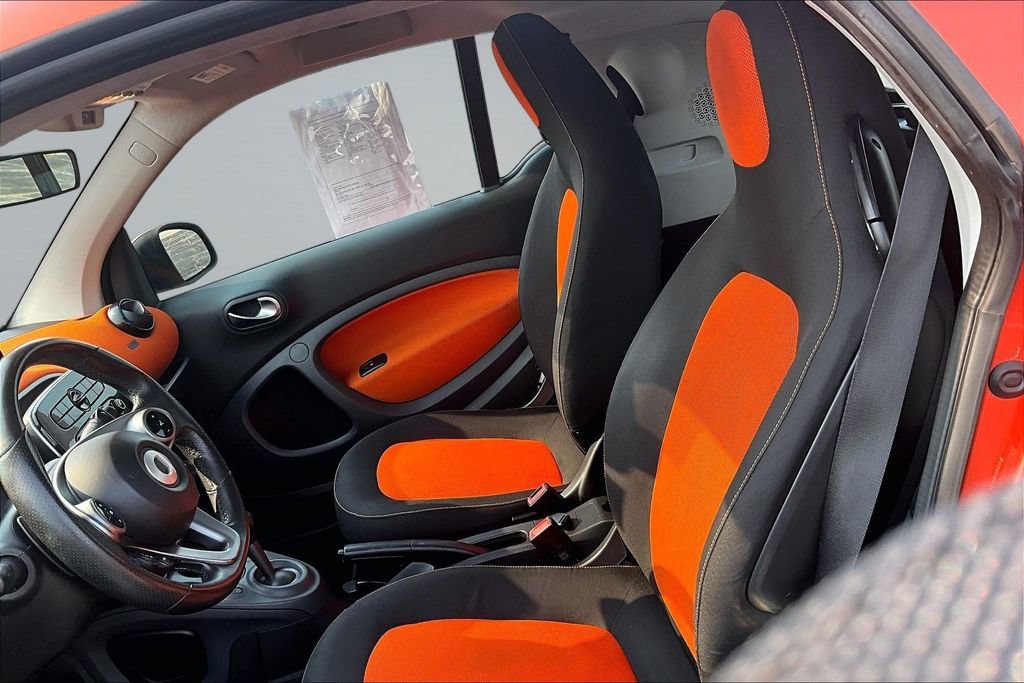 Used 2016 smart fortwo passion RWD image 21