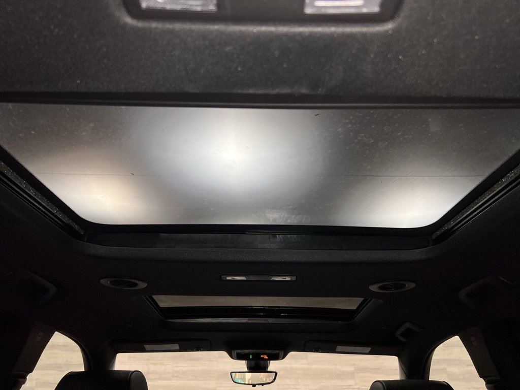 Used 2023 Chevrolet Traverse RS image 15