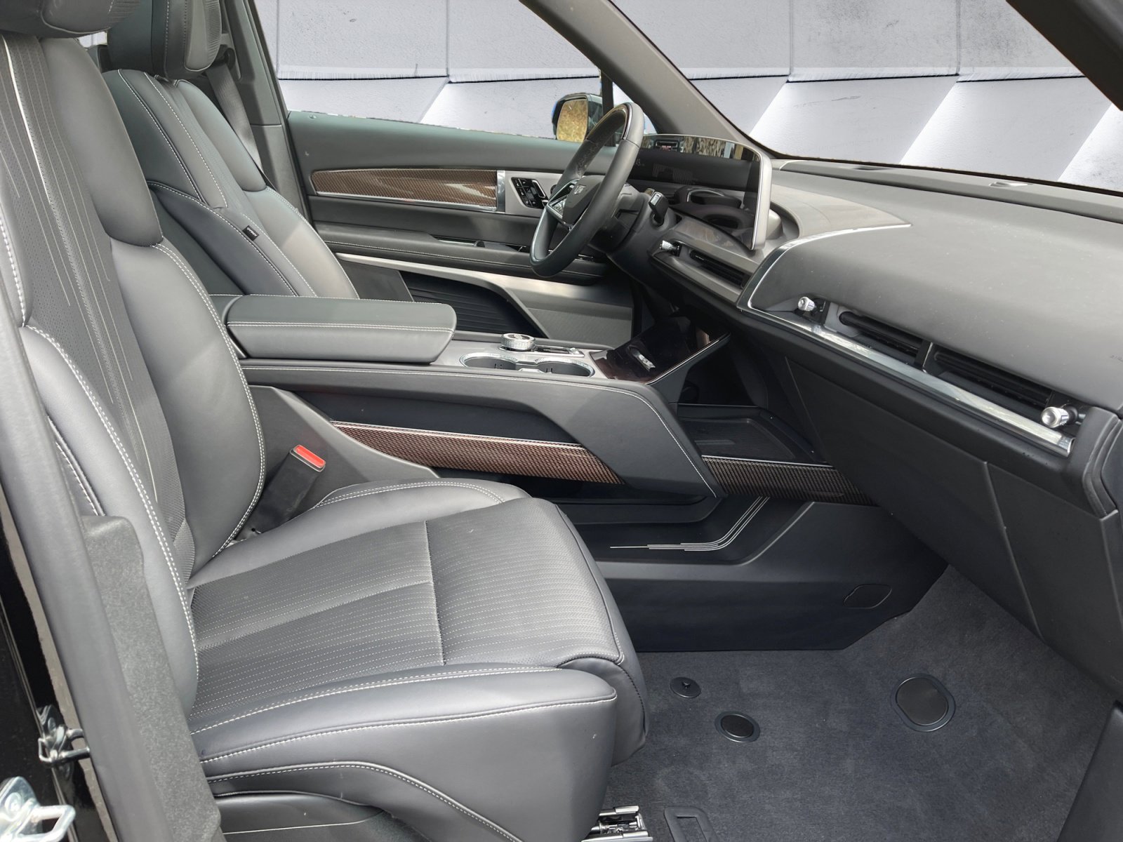 Used 2026 Cadillac Vistiq Sport w/ LPO, Floor Liner Package image 16