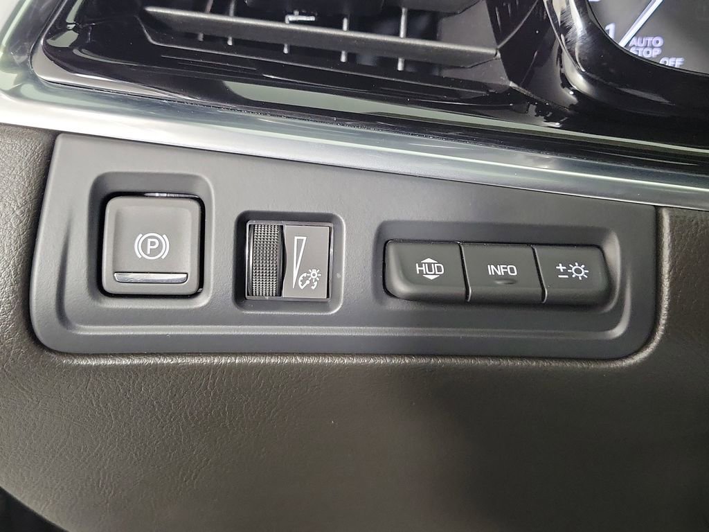 Used 2023 Cadillac XT6 Premium Luxury w/ Technology Package FWD image 32