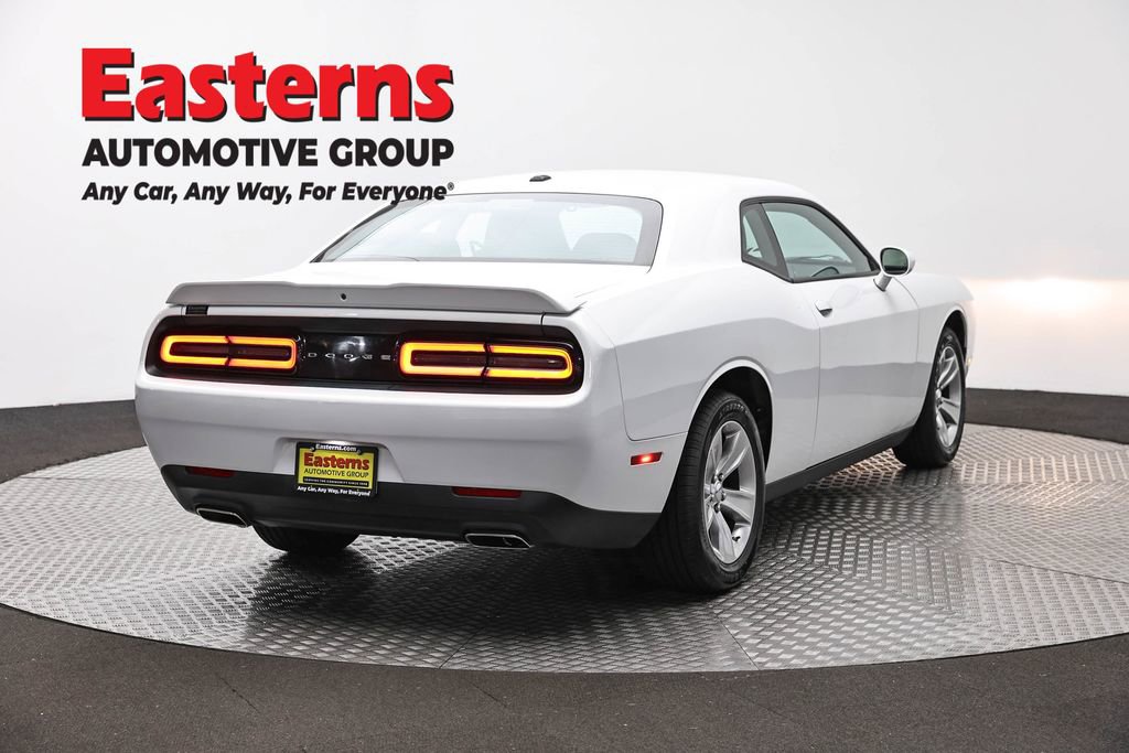 Used 2022 Dodge Challenger SXT image 5
