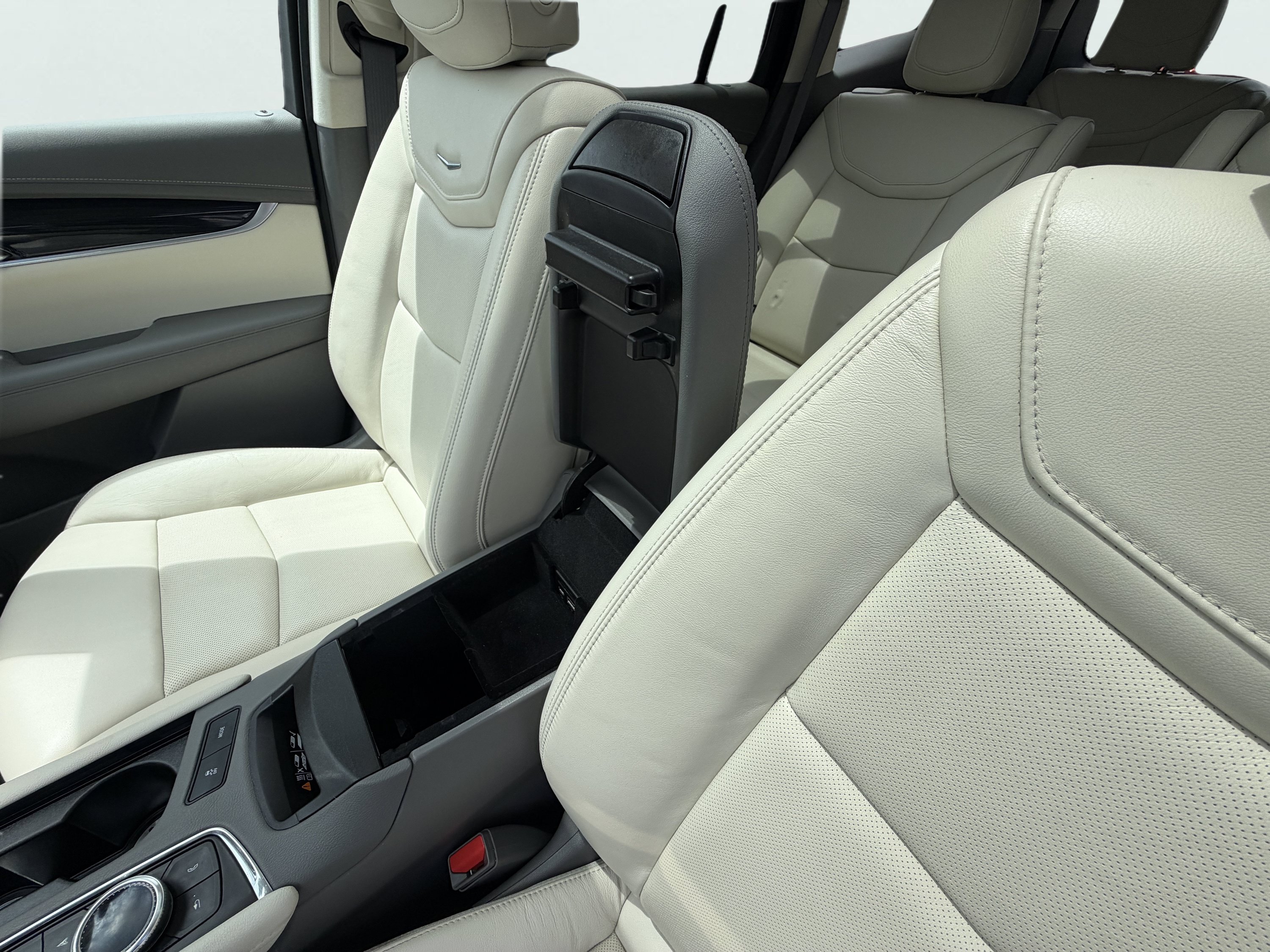 Used 2024 Cadillac XT6 Premium Luxury w/ LPO, Floor Liner Package AWD/4WD image 33