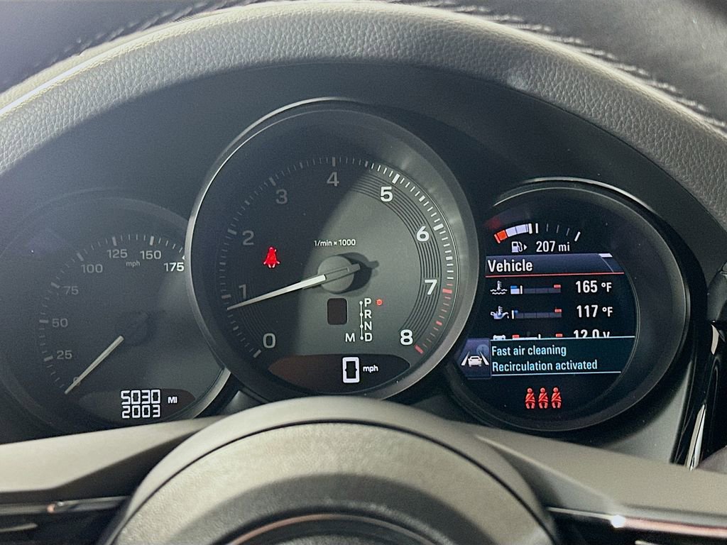 Certified 2025 Porsche Macan image 13