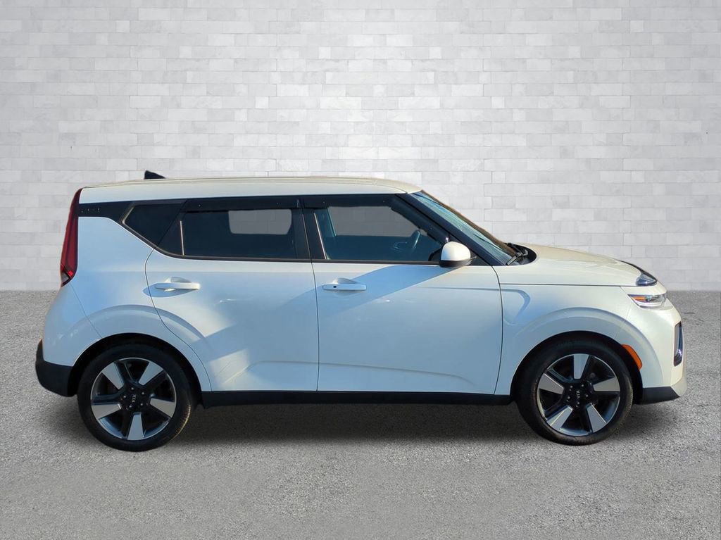 Used 2020 Kia Soul EX image 3
