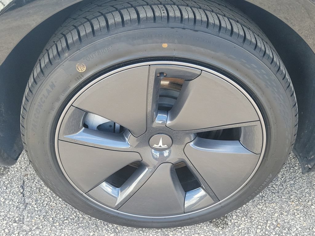 Used 2023 Tesla Model 3 Standard Range RWD image 5