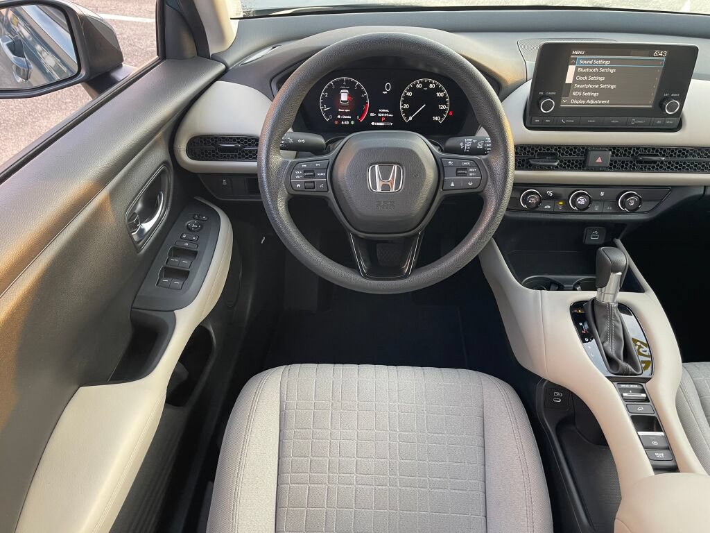 Used 2024 Honda HR-V LX image 2
