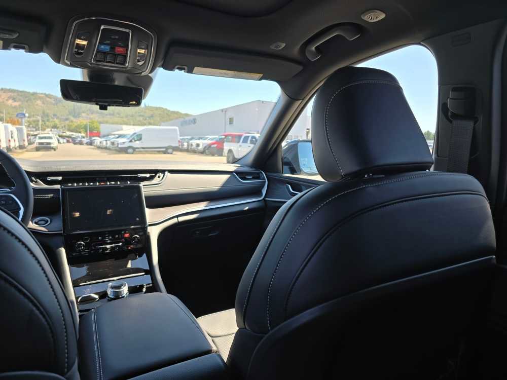 New 2025 Jeep Grand Cherokee Limited image 14
