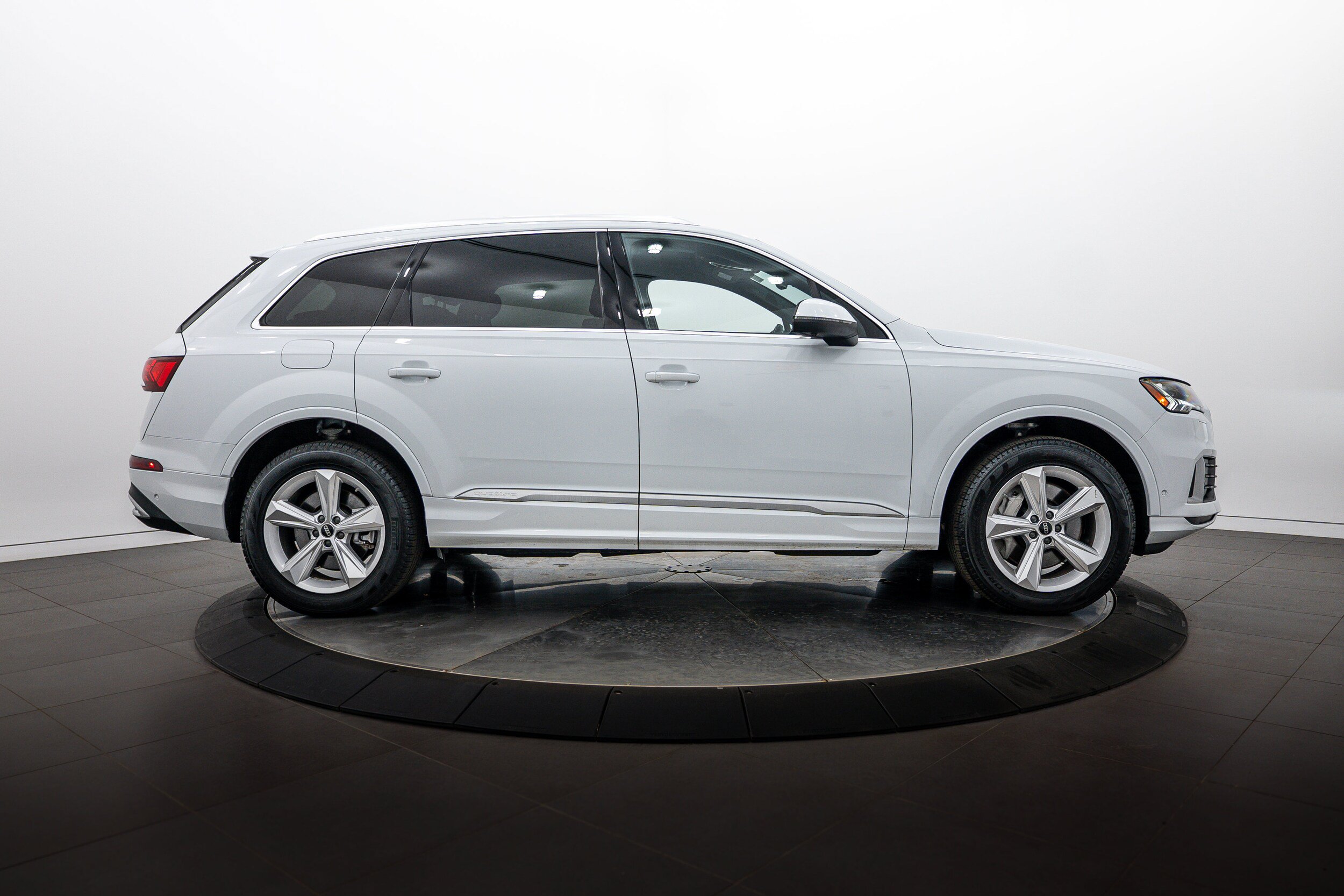 Certified 2023 Audi Q7 2.0T Premium Plus w/ Premium Plus Package AWD/4WD image 3