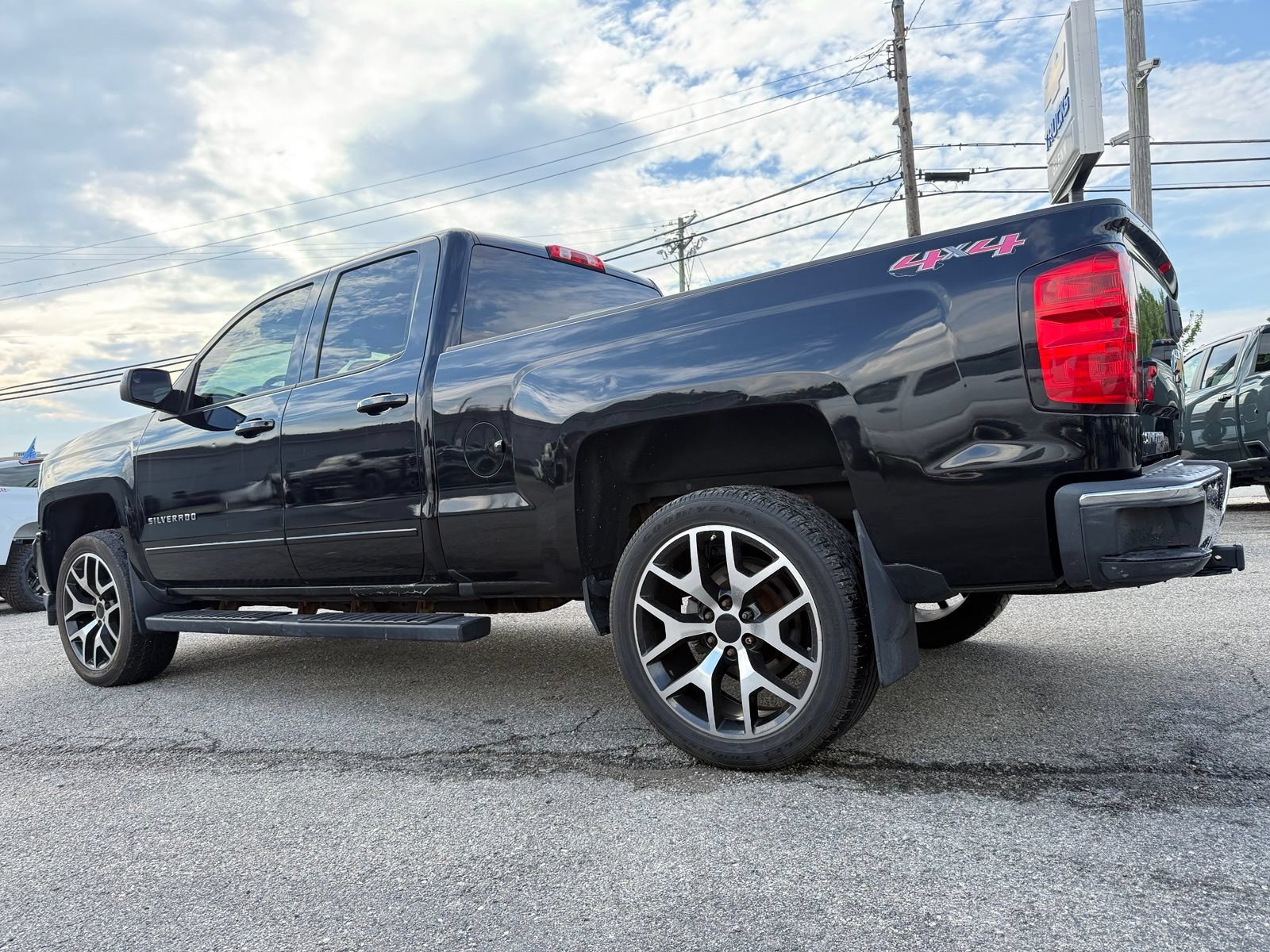 Used 2018 Chevrolet Silverado 1500 LT AWD/4WD image 5